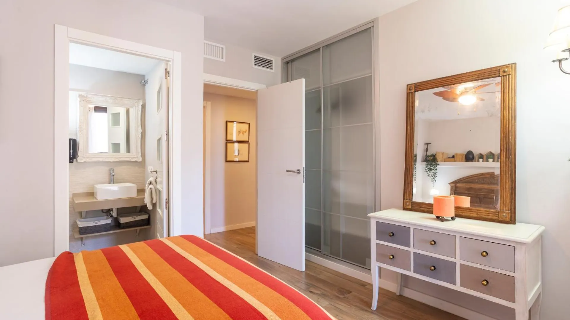 Malagueta Beach IV By Ele Apartments Malaga